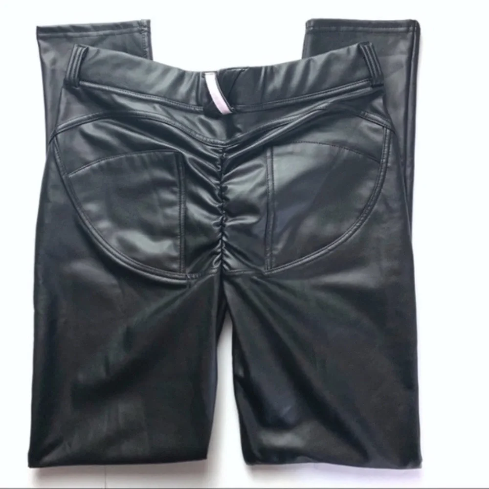 Dallns women's faux leather, black leggings, ruched bum, medium, new with tags - Picture 4 of 7